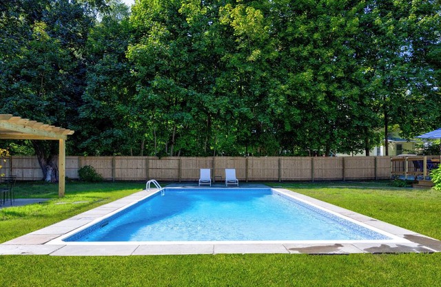 Lakeville Lodge with Private Pool – Walkable to Lake, Restaurants, & Salisbury!