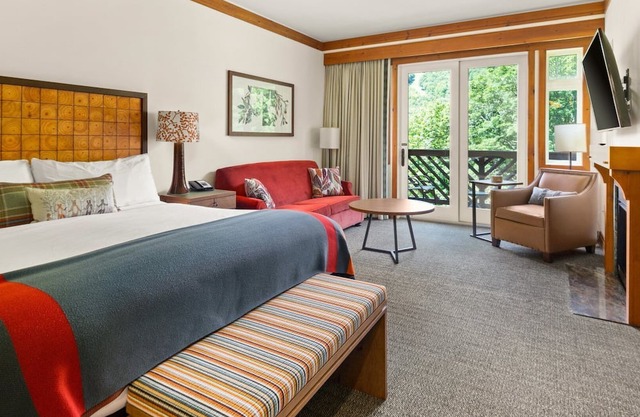 1326 Studio Last Run Lodge | Spruce Peak Lodge | Mountain Views @ The Stowe Mountain Resort