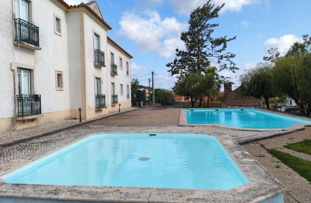 Refuge with swimming pool at the foot of the Serra de Montejunto
