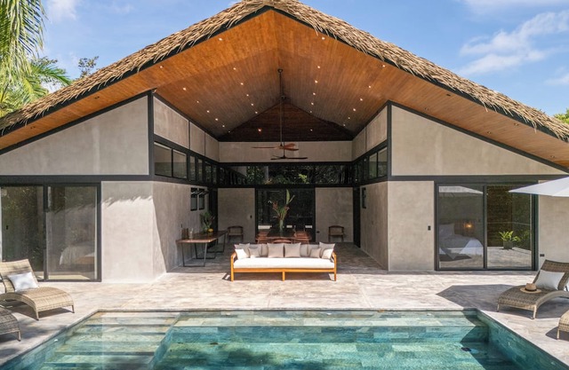 Deluxe 4-bedroom Villa in charming Ojochal with Private Pool