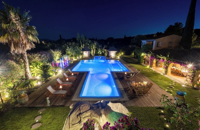Villa Provençale with Exceptional 25m Mirror Pool - 6 to 7 Pers.