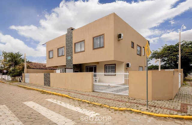 Rhes - Apt 2 min From the Beach in Bombinhas