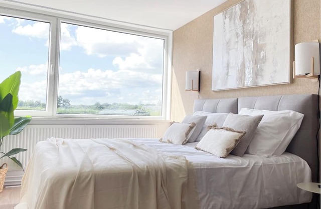 Study hard, relax harder. Stay near University Tilburg and enjoy fresh air and greenery right outside. Great value, shared facilities, and a peaceful vibe — ideal for student life.