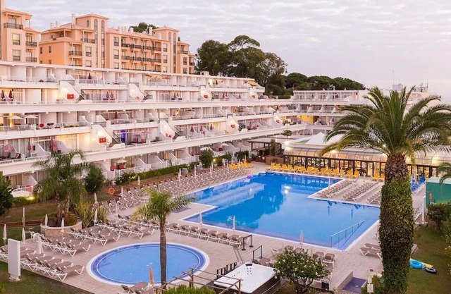 1BR Beachside Retreat: Kitchenette & Pool! Enjoy Beachlife Moments | 4 Units