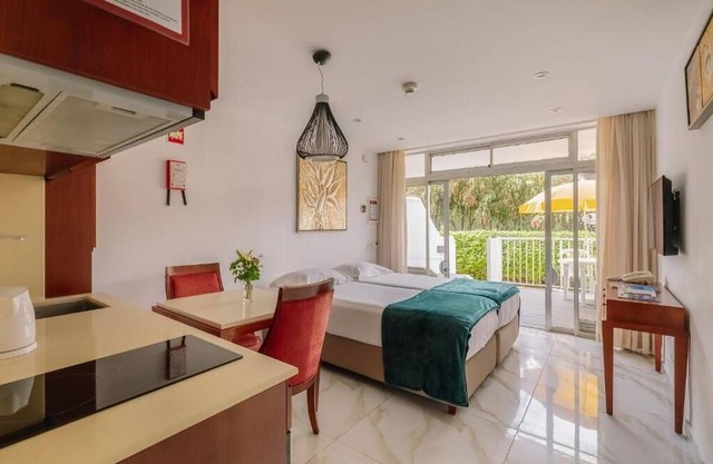 Enjoy Seaside Splendor in Praia da Oura! Beach at your Doorstep | 2 Units