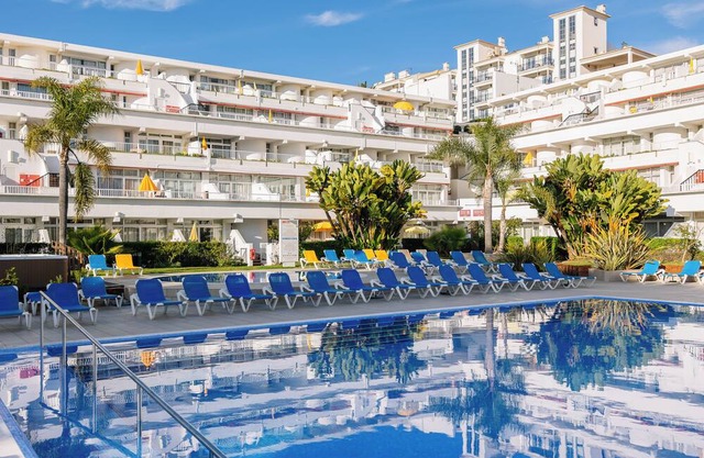 Praia da Oura Coastal Getaway! Beach at your Doorstep, Free Parking | 2 Units