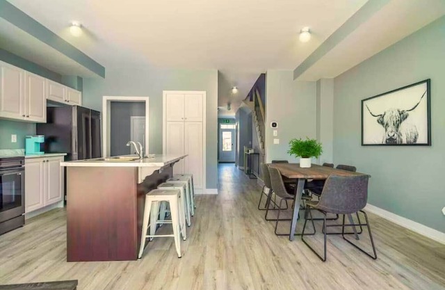 Crosswinds Haven: 3BDR Backing onto Blue Mountain