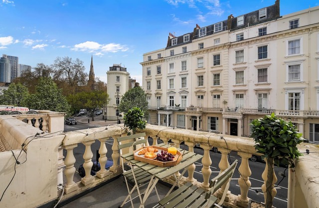 Chic Central Mezzanine with Balcony
