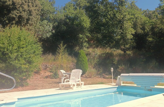 Provencal getaway: Swimming pools and vineyards