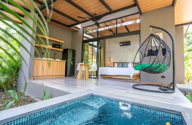 Shadow Bungalow - Private Plunge Pool + AC, Near Beach