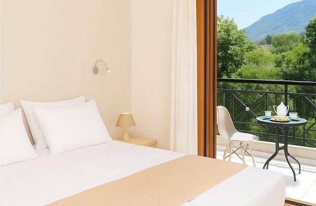 Charming 4-bedroom bed & breakfast in delightful Georgioupoli with AC