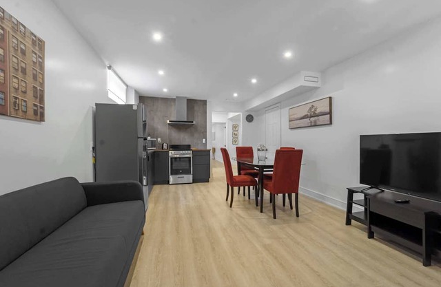 Full 2 Bdrm Private Unit w/parking