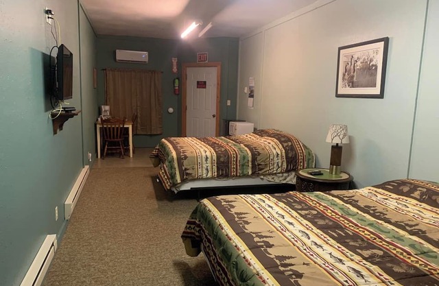 Nice room with private entrance in charming Claire City