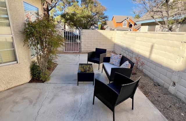 Peaceful Studio Minutes from the Action – Vegas Fun, Your Way!