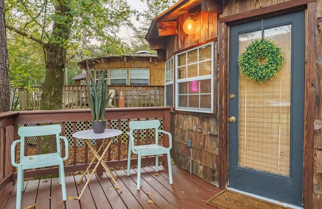 Adventurer Yurt - Landing Zone, Studio. Full Bathroom. Kitchenette. Updated.
