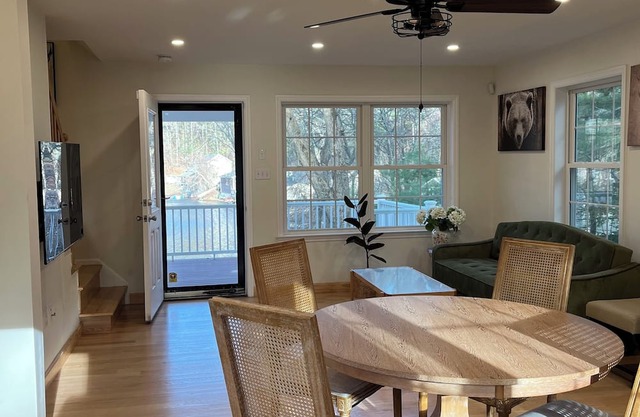 3-bedroom house in brilliant Franklin with AC, water view and fire pit