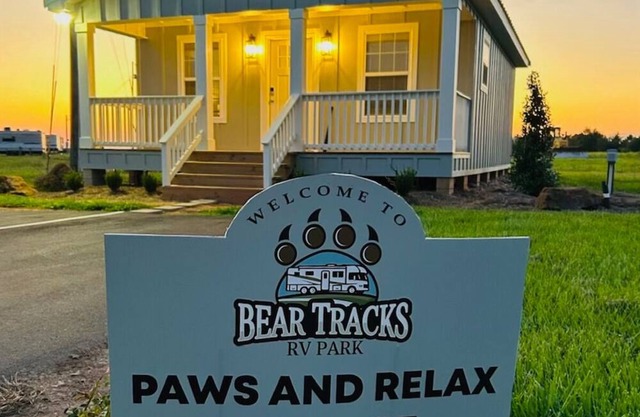 Welcoming cottage with AC in charming Lucedale