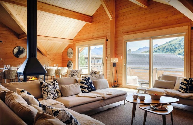 Chalet Sheehy - Modern property with spa and terraces - OVO Network