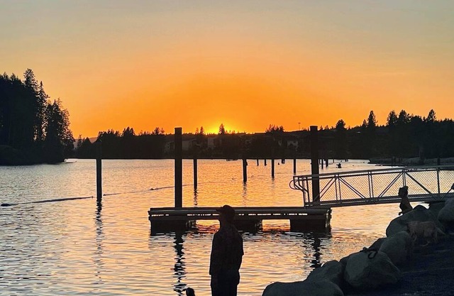 Charming CDA Bungalow Private Fire pit Lounge Minutes to Lake & Downtown