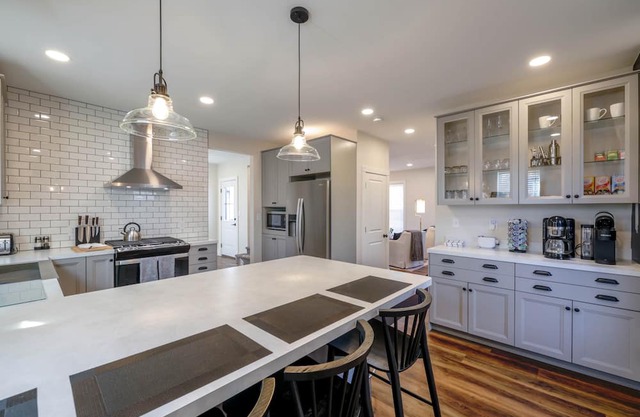 Eliza Gothic, restored 5-star 3 BR residence. Large eat in kitchen.