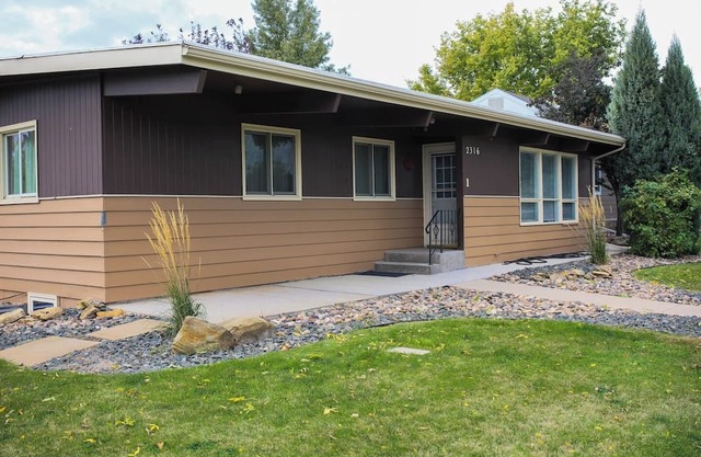 Main St Retreat - MCM Styled and Beautiful Patio