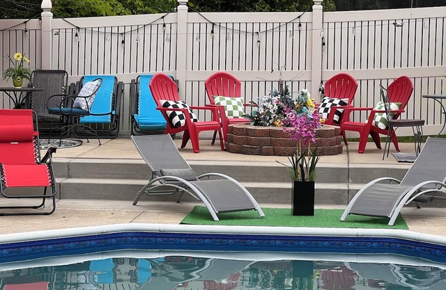 Charming 4-bedroom house with fitness room and AC in New Castle.