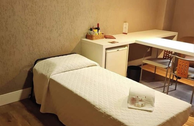 Stylish Triple Double Suite in Curitiba Ideal for Lively Nights & Easy Days