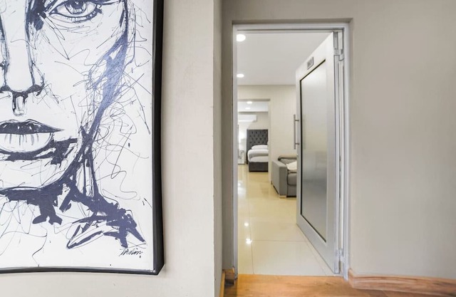 KingBed+CouchBed-NearD`Border