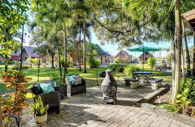 Lake Okeechobee Dockside Cabin w/ Pool Access