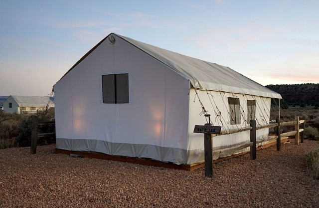 Kanab's Glamping Getaway with Your Pet: Comfort Meets Adventure