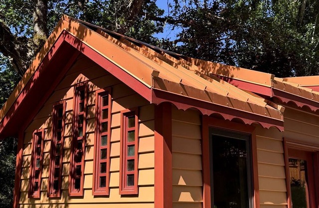 Magical Riverside Cabin Haven Near Umpqua River, Oregon