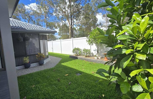 Pet Friendly, Quiet Home next to Park