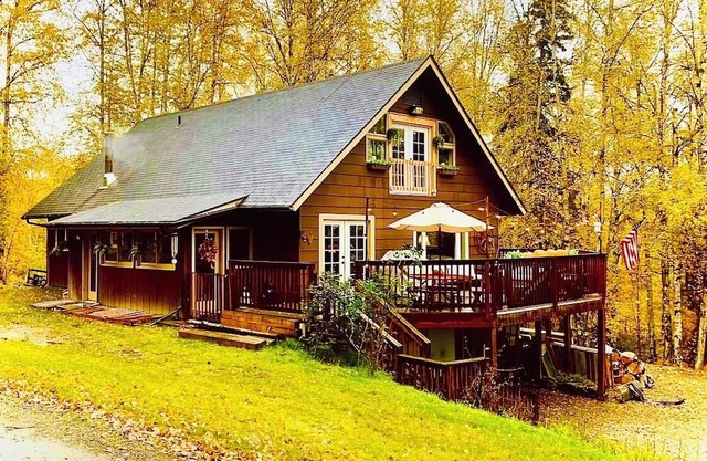 Relax on this sweet little farm & enjoy Northern Lights from the deck!