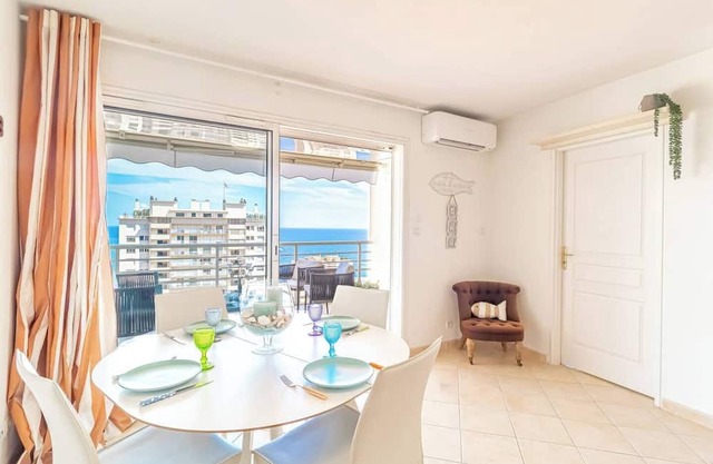 This condominium is a 1 bedroom(s), 1.5 bathrooms, located in Beausoleil, Provence-Alpes-Côte d'Azur.