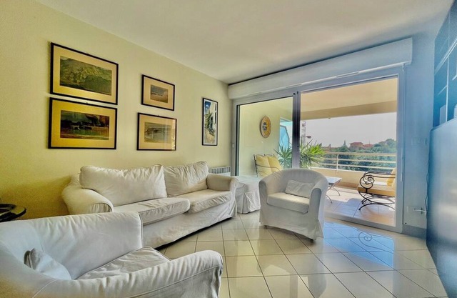This condominium is a 1 bedroom(s), 1.5 bathrooms, located in Beausoleil, Alpes Maritimes.