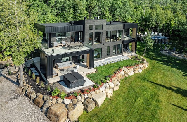 Altéa Charlevoix - luxury villa: spa, pool, billiards, view