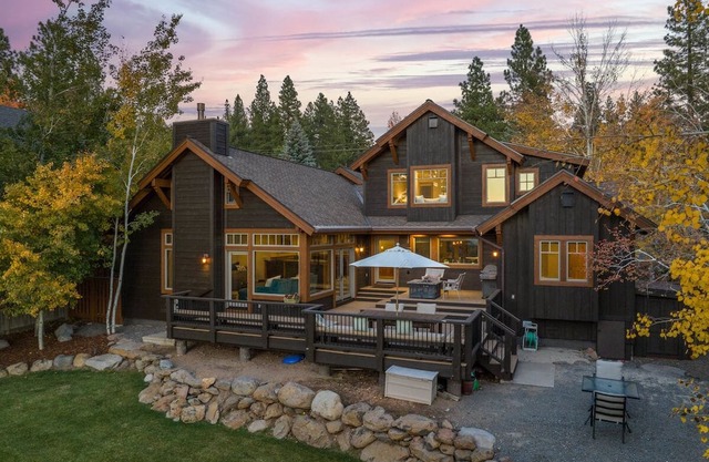 Sierra Vista Haus- Truckee/Tahoe- Relaxing Mountain Retreat