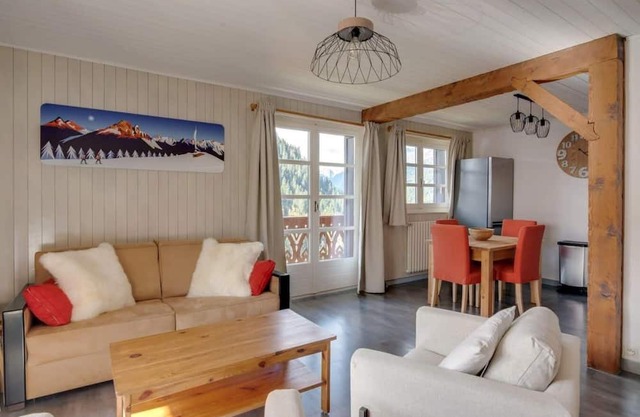 Ground floor, balcony, parking, tv, 54m², Châtel