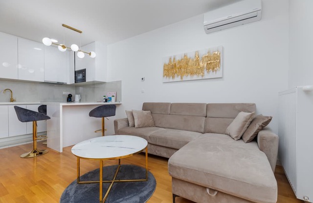 Apartamento de una habitación con un balcon Zagreb (A-22577-a)