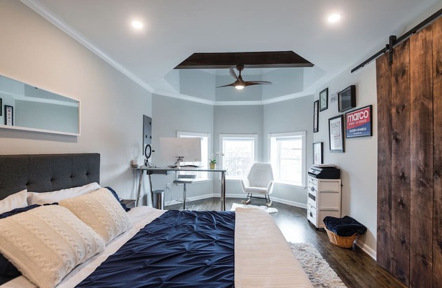 Luxurious 3-BD on the Park With Monument Views