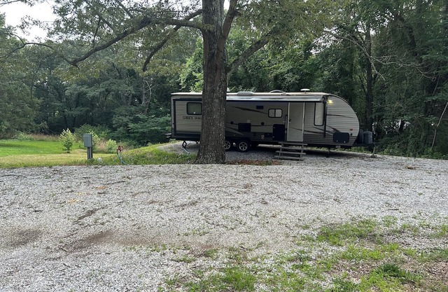2 Bedroom Camper in the Folk Music Capital-Pet Friendly-Close to Golf Course