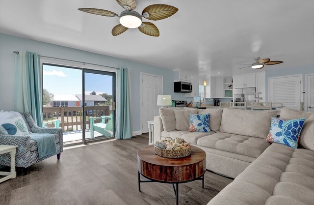 New Renovated 3 bedroom home, pet friendly walking distance to Beach