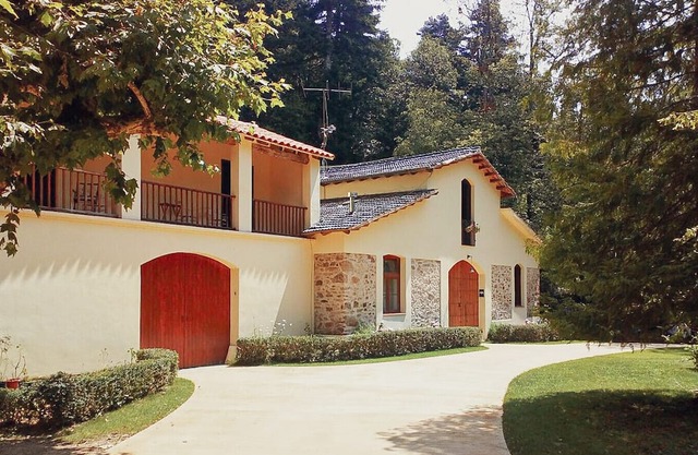 Casa Rural con Piscina en Sant Hilari Sacalm – Masoveria del Castell de Villavecchia