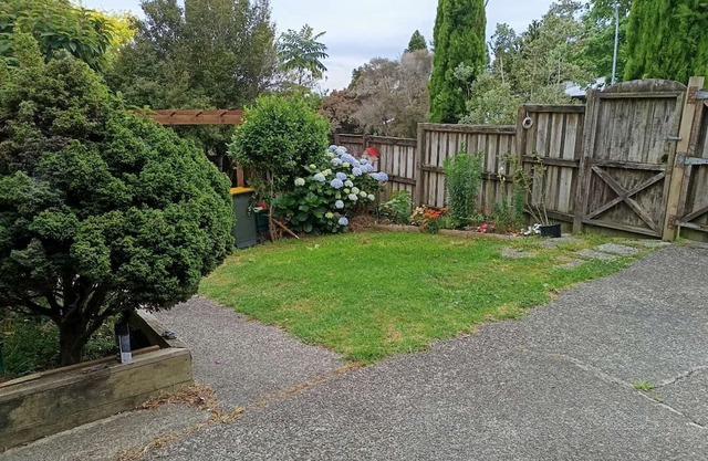 Cosy and Budget room in a vintage house located at Northshore, Auckland