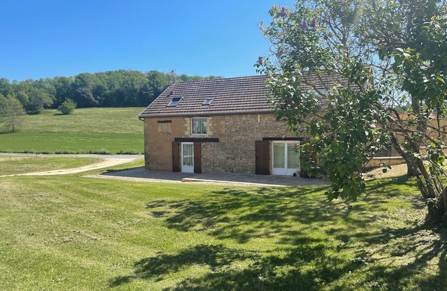 House in the heart of a pretty, quiet village, ideally located in Périgord