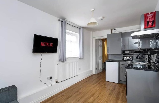 En-suite Apartment, Fully Equipped Kitchen