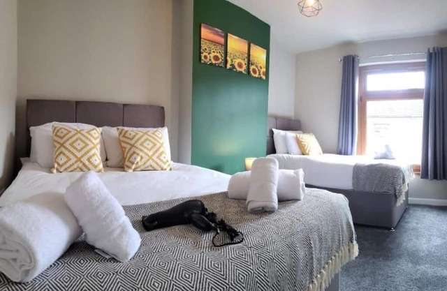 3 Double Beds, 4 Rooms, Sleeps 8