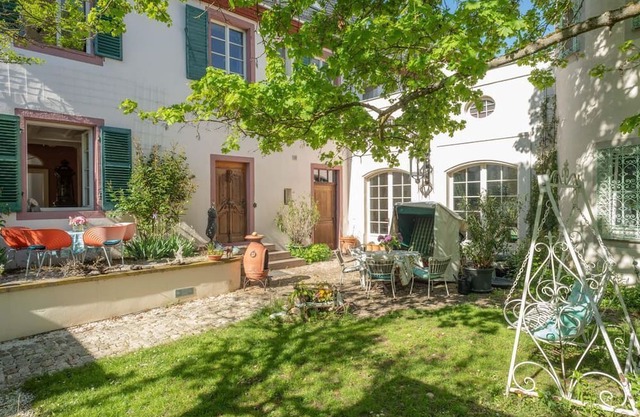Apartment in the baroque house Groß-Winternheim - Holiday apartment with terrace