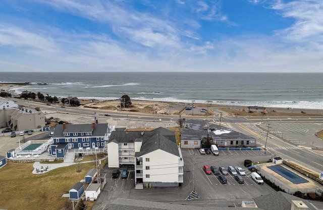 Cozy 1-bedroom condo in wonderful Hampton with WiFi, AC