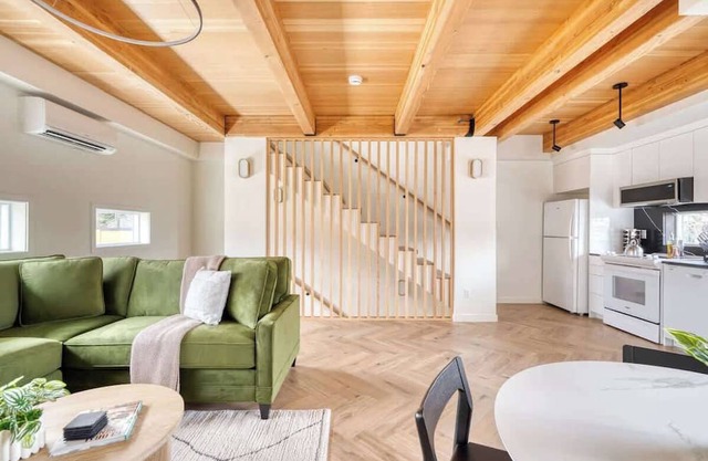AlbertaArts Happy Place Townhome - 91 WalkScore